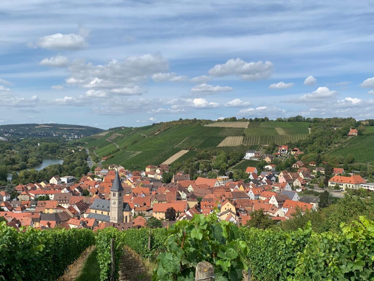 Modernes Penthouse, Nahe Wuerzburg Appartement Buitenkant foto